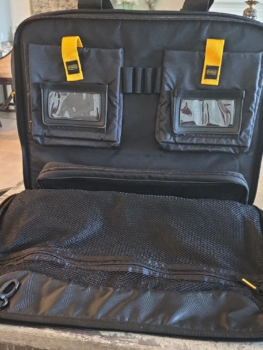 Targus TCG400 CitiGear Notebook Travel Case with Accessories, NWOT